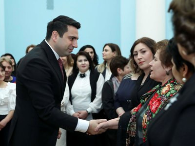 Ալեն Սիմոնյանը Կանանց տոների միամսյակի շրջանակում ընդունել է մի խումբ մանկավարժների