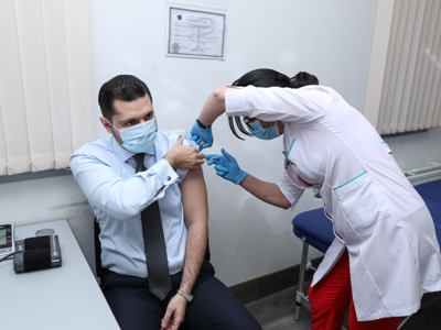 «Չպետք է կորցնենք մեր զգոնությունը». Համբարձում Մաթևոսյանը կորոնավիրուսի դեմ պատվաստանյութի 3-րդ դեղաչափն է ստացել