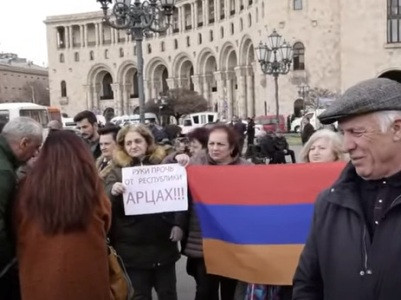 Displaced persons from Karabakh stage another protest in downtown Yerevan
