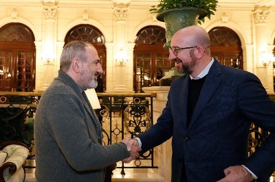 Newspaper: Armenia PM meets by chance with European Council President, in Paris