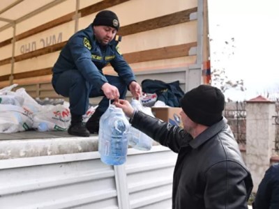 Azerbaijan sends humanitarian aid to Ukraine