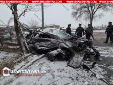 Խոշոր վթար՝ Աշտարակում. Mazda 6-ը տապալել է երկաթե էլեկտրասյունը, այնուհետև տաղավարն ու հայտնվել մայթին. Կա վիրավոր
