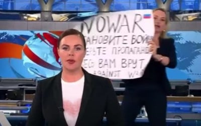 Protester with banner that reads ‘No War’ disrupts live Russia state TV news