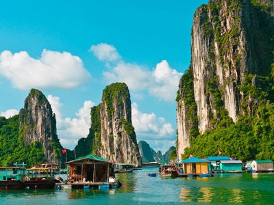 Vietnam opens its borders to foreigners