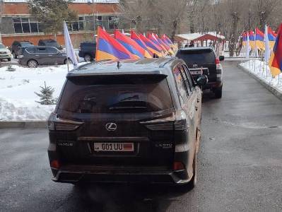 Armenia PM in Charentsavan, many police cars block road
