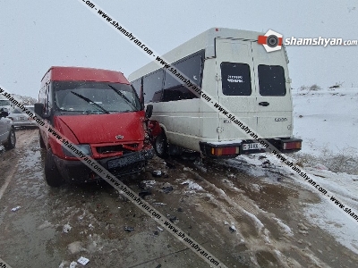 Ավտովթար՝ Արագածոտնի մարզում. բախվել են 2 Ford Transit-ներ, կա վիրավոր (ֆոտո)