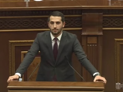 Մի ուժ կա, որը տաօրինակ կերպով բոլոր պատերազմների ժամանակ Երևանում միտինգ է անում. Ռուբինյանը մեջբերեց Սիմոն Վրացյանին