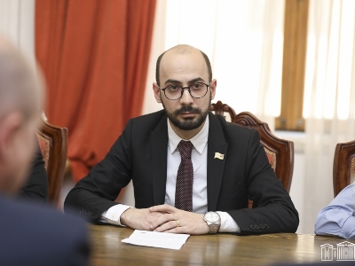 Ադրբեջանը փորձում է էթնիկ զտումներ իրականացնել Արցախում․ Արթուր Հովհաննիսյանն ասել է չեխ դիվանագետներին