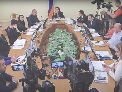 Խորհրդարանական հանձնաժողովը կրկին արգելափակեց նվազագույն աշխատավարձի բարձրացումը