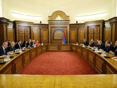 Փաշինյանն ընդունել է Վրաստանի խորհրդարանի նախագահի գլխավորած պատվիրակությանը