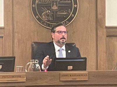 Glendale, California, has Armenian mayor again