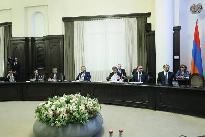 «Հրապարակ». Գյուղացիներին պարարտանյութ չեն բաժանի. Իշխանությանը մնաց փիառվելը