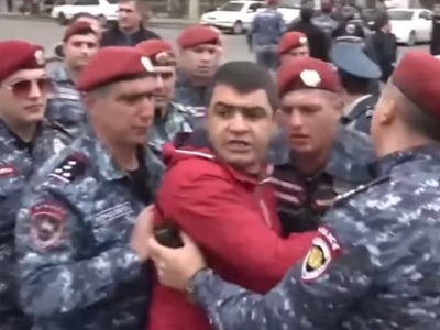 Situation tense at France Square in downtown Yerevan