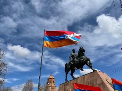 Հայաստանում շարունակվում է Արցախի պետական դրոշի հաղթարշավը. Իշխան Սաղաթելյան