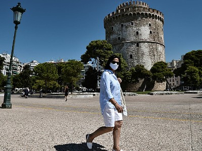 Greek authorities announce easing of anti-COVID restrictions in country