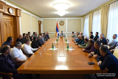Արցախի նախագահն ընդունել է մի խումբ կամավորականների, խոսել են երկրի ռազմաքաղաքական իրավիճակի ու առաջիկա անելիքների մասին