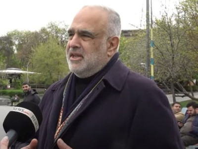 Armenia ex-FM: Power must change in this situation
