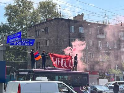 Opposition youth block Yerevan street