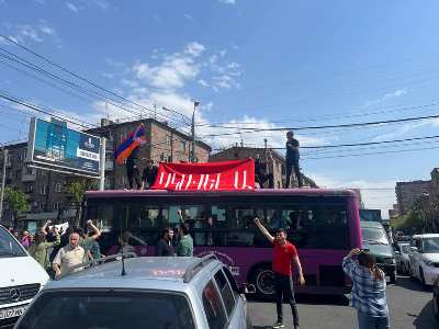 Police apprehend opposition youth protesting in Yerevan (PHOTOS)