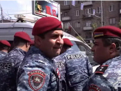 Armenia Police: 4 people apprehended from Yerevan intersection