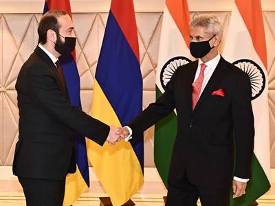 Armenian and Indian FMs discuss prospects for cooperation in transport communications