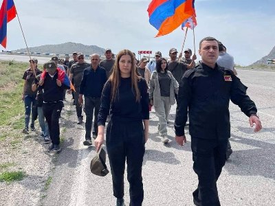2nd group of opposition marching from Tigranashen village to Yerevan