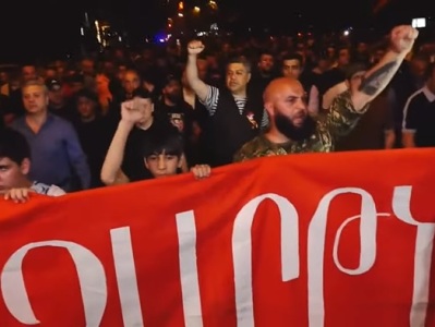 «Դիմադրություն» շարժման երթին Հանրապետության հրապարակում միացել են Արթուր Վանեցյանն ու նրա համախոհները