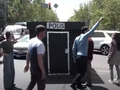 Resistance Movement activists set up small house in center of Yerevan
