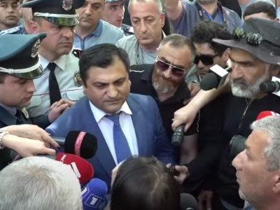 Դուք կարո՞ւմ եք երաշխիքներ տաք, որ 5 օր հետո Փաշինյանը Հայաստանում է լինելու. զոհվածի հարազատը՝ Գոռ Աբրահամյանին