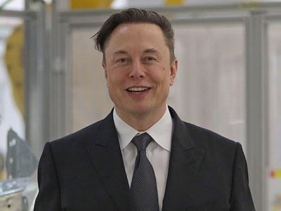 Musk threatens to buy Coca-Cola and return cocaine in it