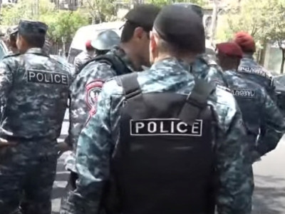 Activists blocking street of Yerevan apprehended