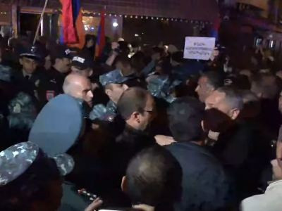 Clash between police and protesters in center of Yerevan