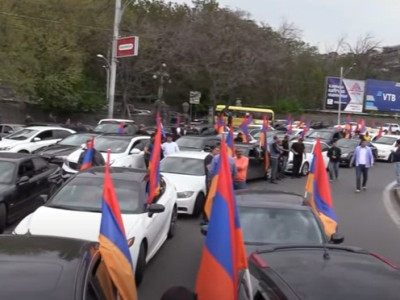 Դրոշներով ավտոերթ՝ Երևանի փողոցներում․ այն սկիզբ է առել Աբովյան պուրակից