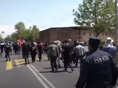 «Դիմադրություն» շարժման երթը Էջմիածնից շարժվում է դեպի Երեւան
