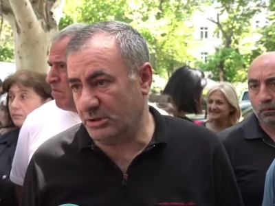 Parents of fallen soldiers protests at Armenian Prosecutor General's Office building
