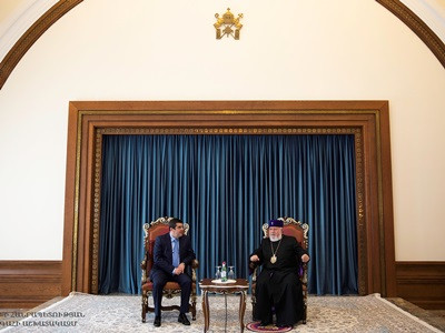 Президент Арцаха встретился в Эчмиадзине с Католикосом Всех армян