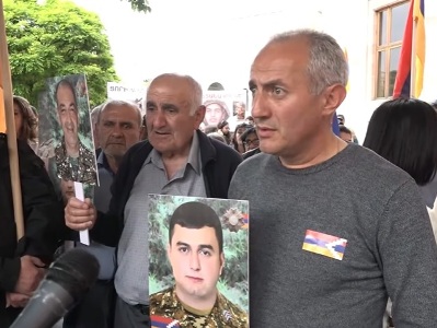 Ինչո՞ւ ենք զոհաբերել մեր մատաղ սերնդին, որ չասեն իրենց դավաճան, որ չասեն հողը տվել են. արցախցի զոհվածի հայր