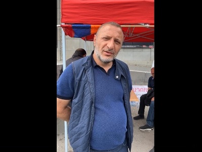 Մենք արդար պահանջ ունենք, մենք այսօր մեր վրանը հավաքում ենք. զոհված զինծառայողի հայր