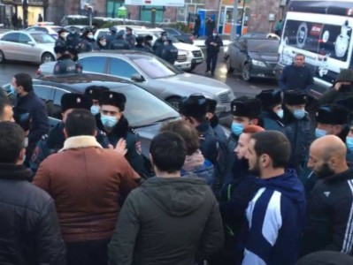 Peaceful civil disobedience actions kick off in Yerevan early morning