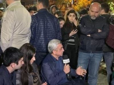 Armenia ex-president joins discussion in France Square