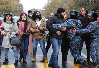 Peaceful disobedience actions resume in Yerevan early morning