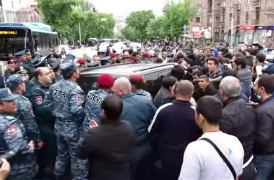 Police apprehending participants of civil disobedience actions in Yerevan