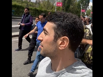 Armenia 2nd president Robert Kocharyan’s son blocking road with citizens in Yerevan