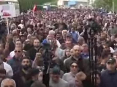 Opposition demonstration reaches government residences