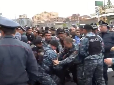 Scuffle breaks out during civil disobedience march in Yerevan, police attempt to apprehend opposition MP