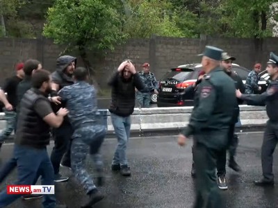 Յուրի Խաչատուրովի որդուն ու մյուս ցուցարարներին բիրտ ուժով բերման ենթարկեցին