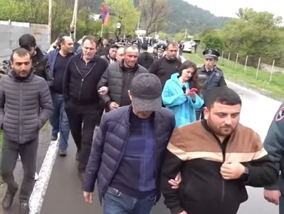 Ասել են՝ քաղաքապետը Նիկոլին չի դիմավորել, դրա համար պիտի նստի. հիմա էլ չենք դիմավորելու. Երթ՝ Իջևան–Երևան ճանապարհին