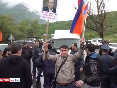 «Առանց թուրքի Հայաստան». Փաշինյանի հրաժարականը պահանջող տավուշցիները փակել են Իջեւան–Նոյեմբերյան ճանապարհը