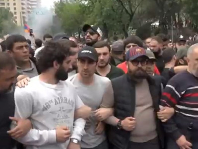 Situation gets tense on Marshal Baghramyan Avenue in Yerevan, ex-president Kocharyan’s son also there