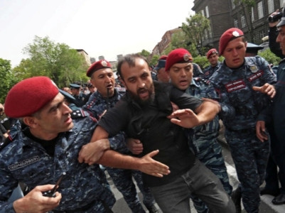 Committee to Protect Journalists: Armenia law enforcement obstruct journalists covering Yerevan protests
